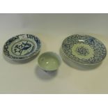 A Chinese blue and white tea bowl and two side plates, South East Asia market, 17/18th century,