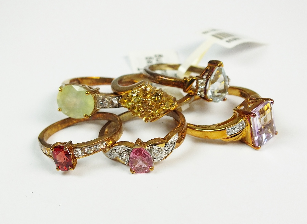 A 9ct yellow gold aquamarine and white topaz cluster ring, - Image 2 of 2