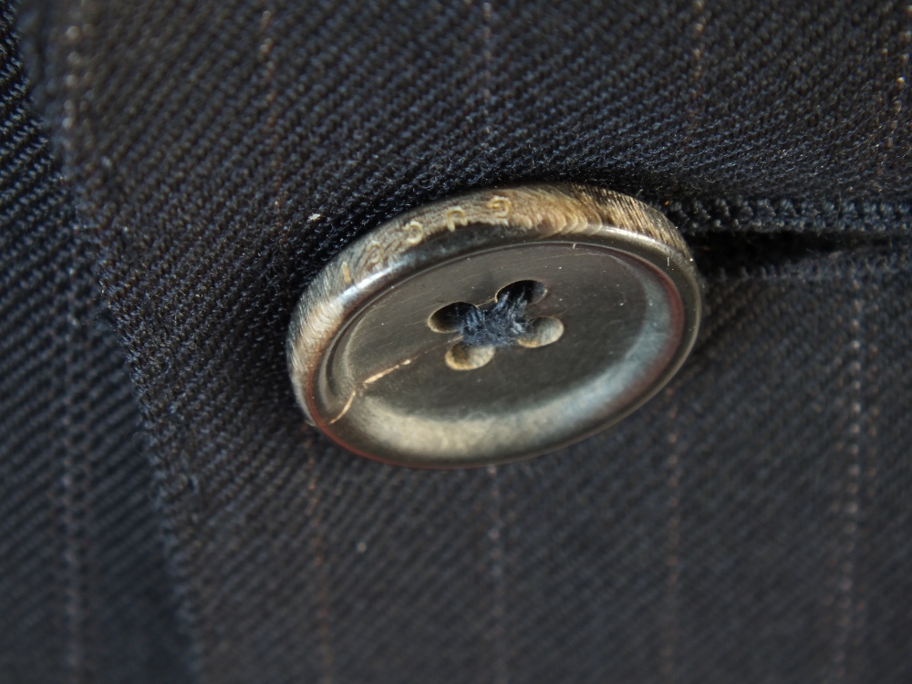 A Gucci suit, navy pinstripe, double vent, Italian size 50R, 100% wool, Trousers, button fly, flat - Image 5 of 7
