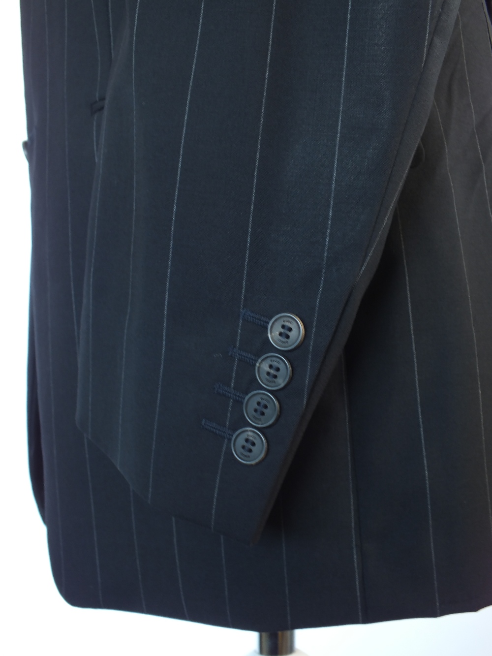 A Gucci suit navy blue pinstripe, double vent, Italian size 50R, 97% wool, 3% elastine, flat front - Image 6 of 7
