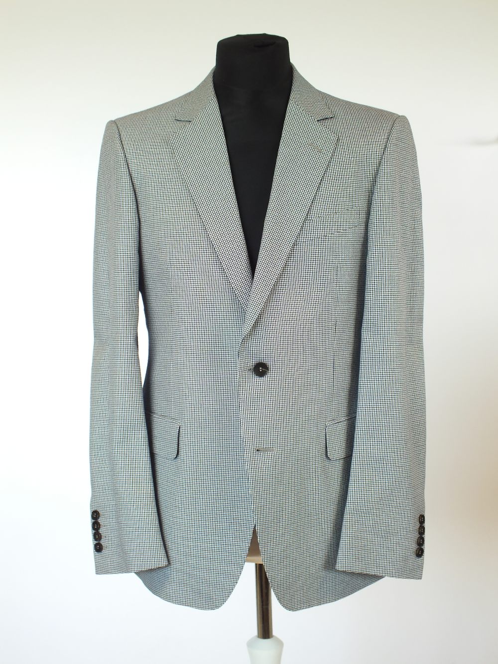 A Gucci jacket, blue and black dog tooth check, Gucci logo to blue/black lining, single vent,
