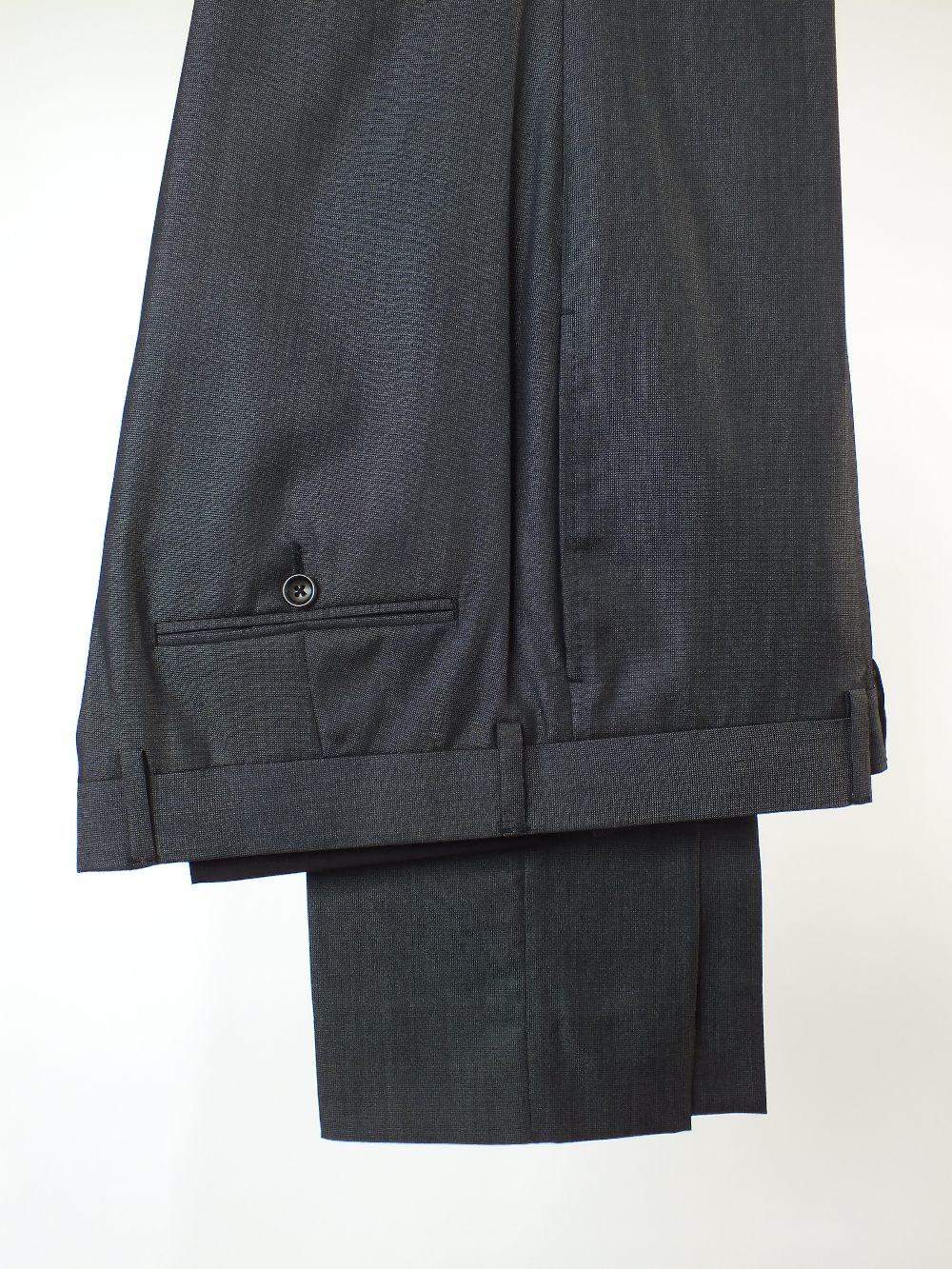 A Gucci suit, dark grey, double vent, with horse bit woven lining, Italian size 52R, 60% wool, 40% - Image 7 of 7