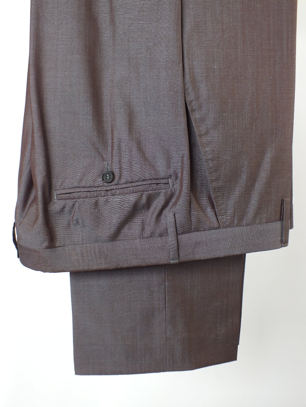 A Gucci suit, mauve, single vent, contrast burgundy lining, Italian size 50R, 54% wool, 46% silk, - Image 7 of 7