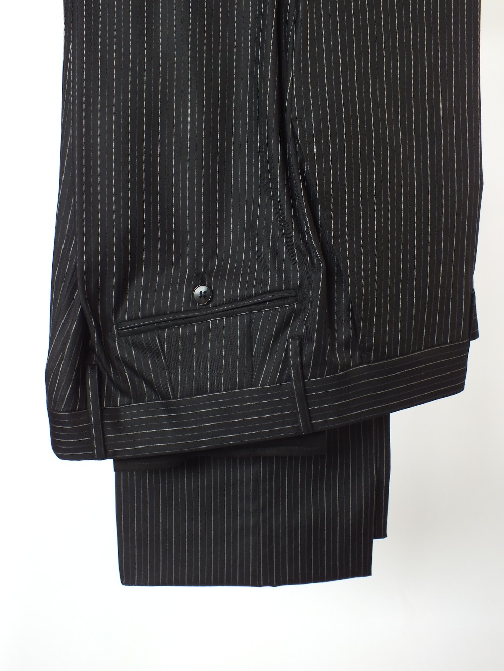 A Gucci suit, black pinstripe, Italian size 50L, 73% wool, 27% silk, double vent, flat front to - Image 5 of 6