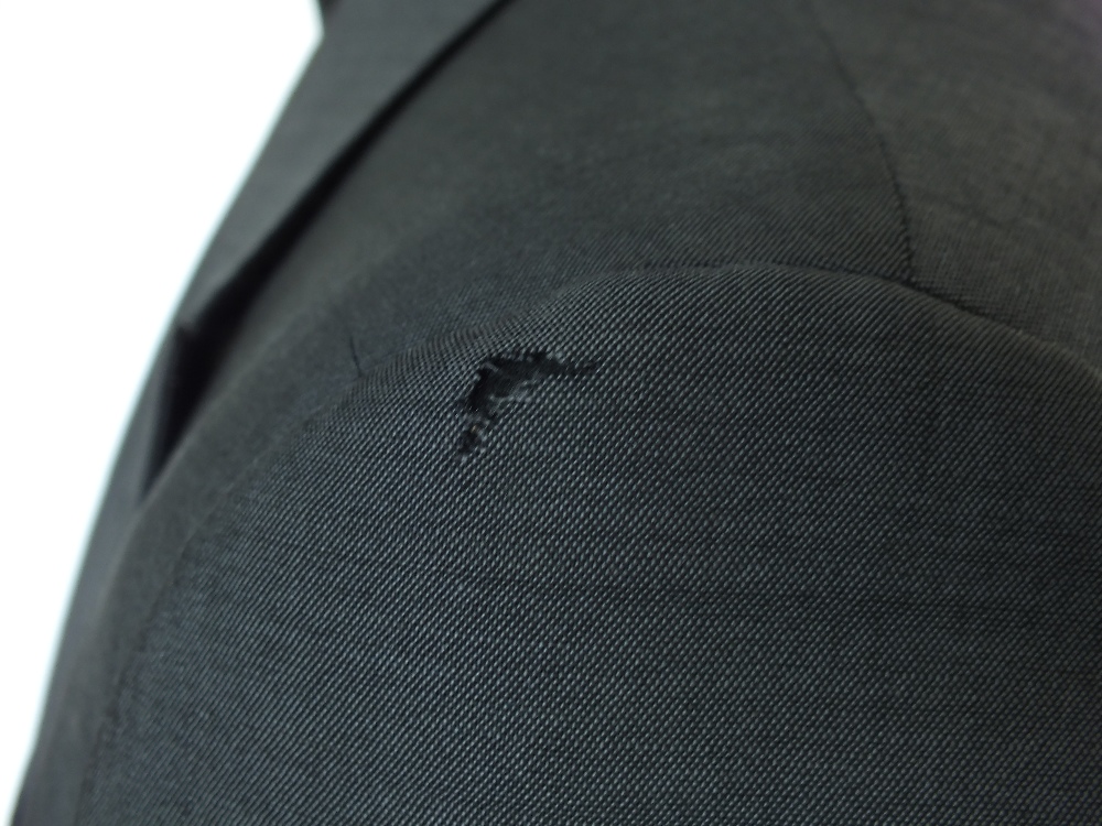 A Gucci suit, grey, double vent, Italian size 50R, 75% wool, 25% mohair, damage to left shoulder, - Image 7 of 9