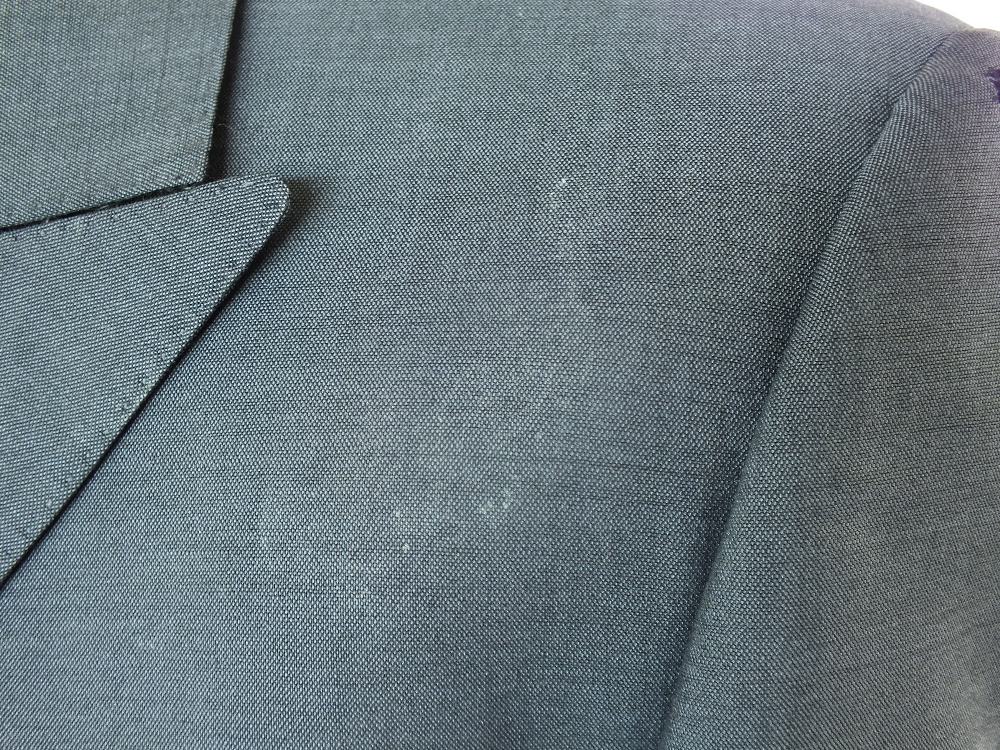 A Gucci suit, grey, double vent, Italian size 50R, 75% wool, 25% mohair, damage to left shoulder, - Image 8 of 9
