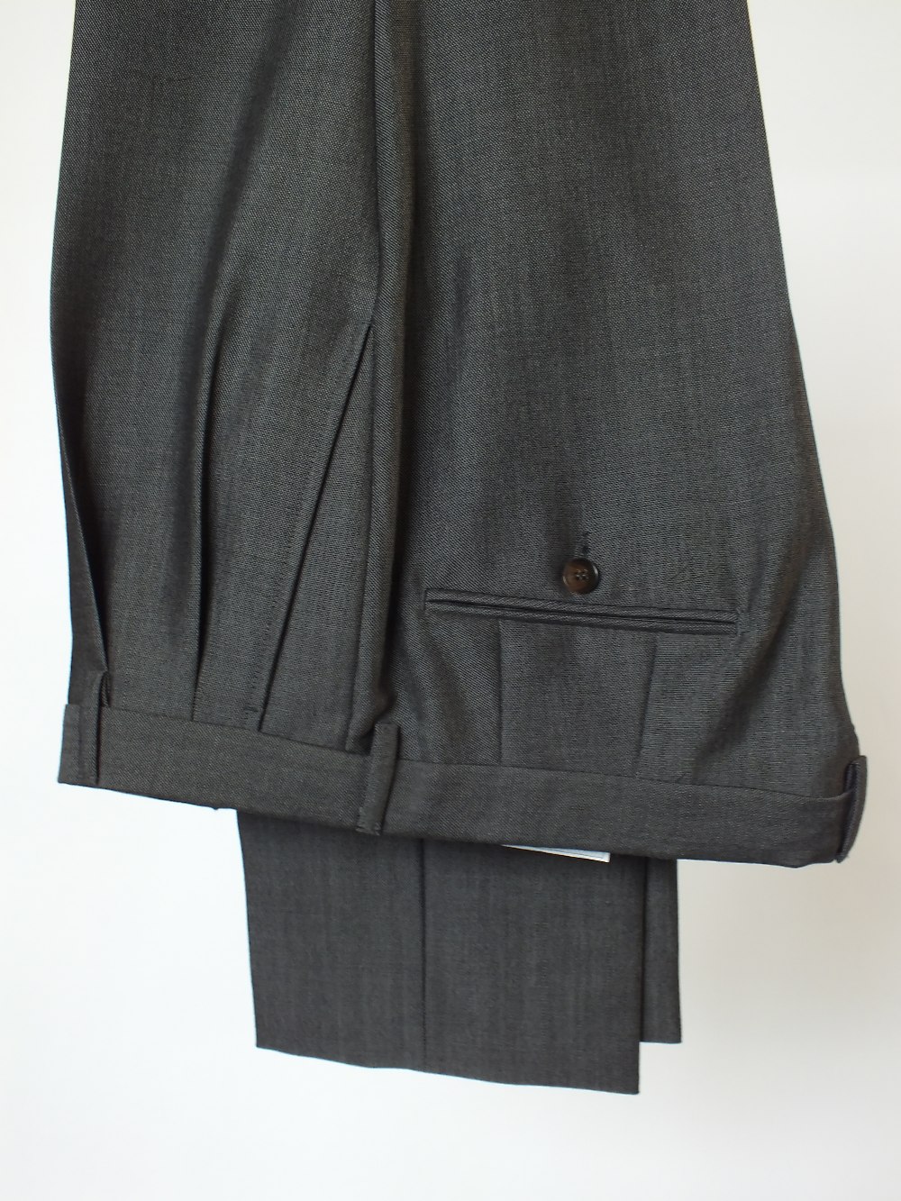 A Gucci suit, grey, double vent, Italian size 52R, Gucci horse bit logo lining, 70% wool, 30% - Image 5 of 6