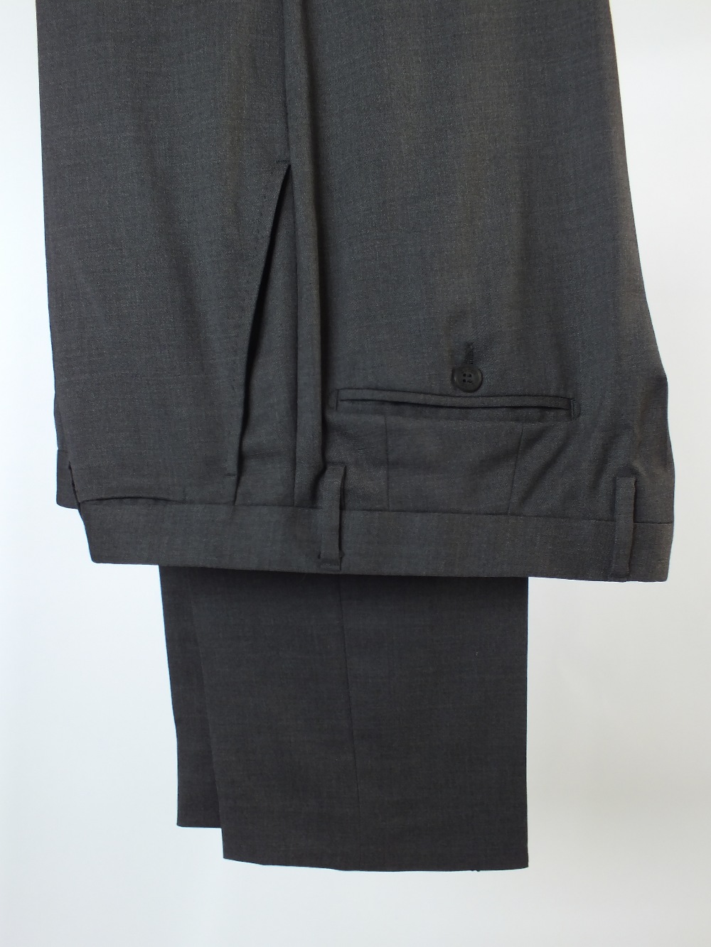 A Gucci suit, mid-grey, double vent, lined, Italian size 50R, 90% wool, 8% cashmere, 2% elastine. - Image 7 of 7