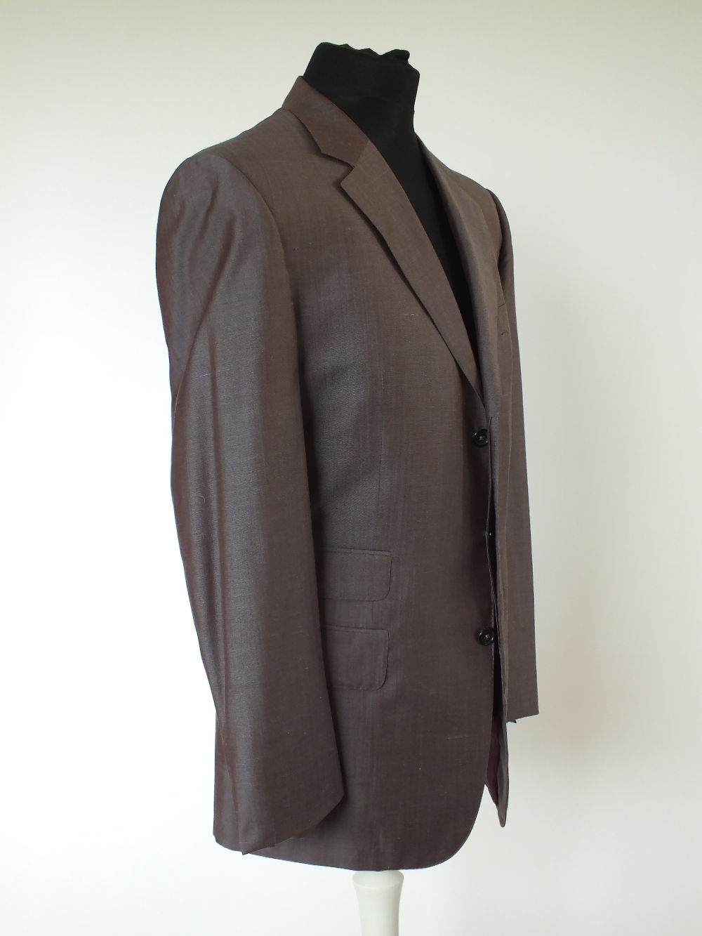 A Gucci suit, mauve, single vent, contrast burgundy lining, Italian size 50R, 54% wool, 46% silk, - Image 5 of 7