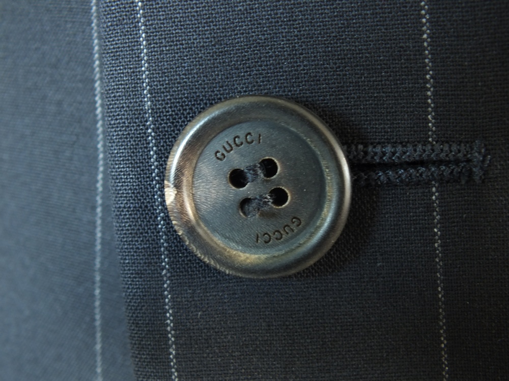 A Gucci suit navy blue pinstripe, double vent, Italian size 50R, 97% wool, 3% elastine, flat front - Image 7 of 7