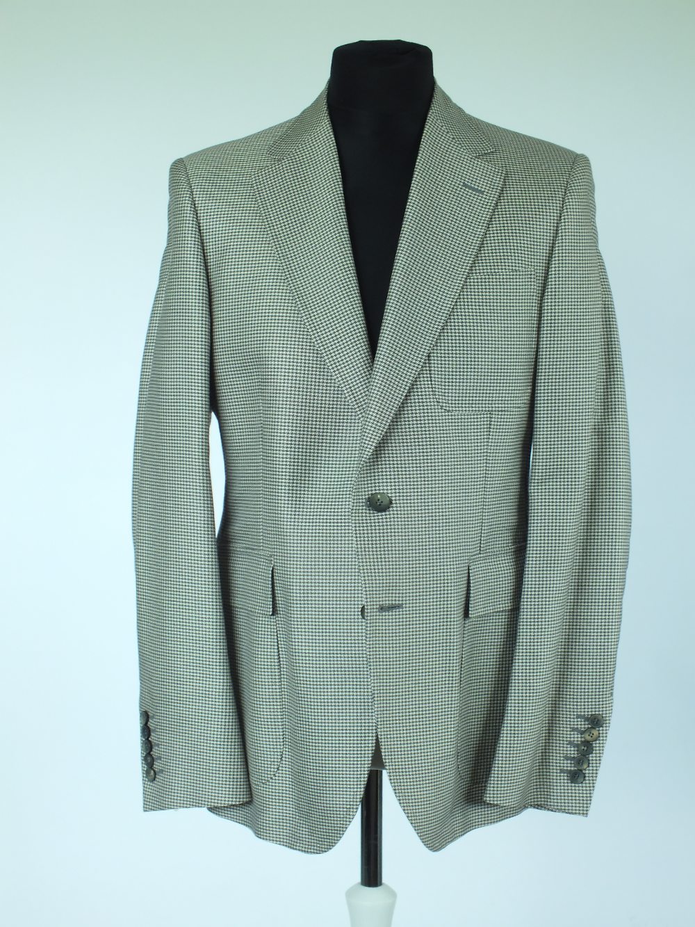 A Gucci sports jacket, mid grey dogs tooth check, patch breast pocket, single vent, half lined in