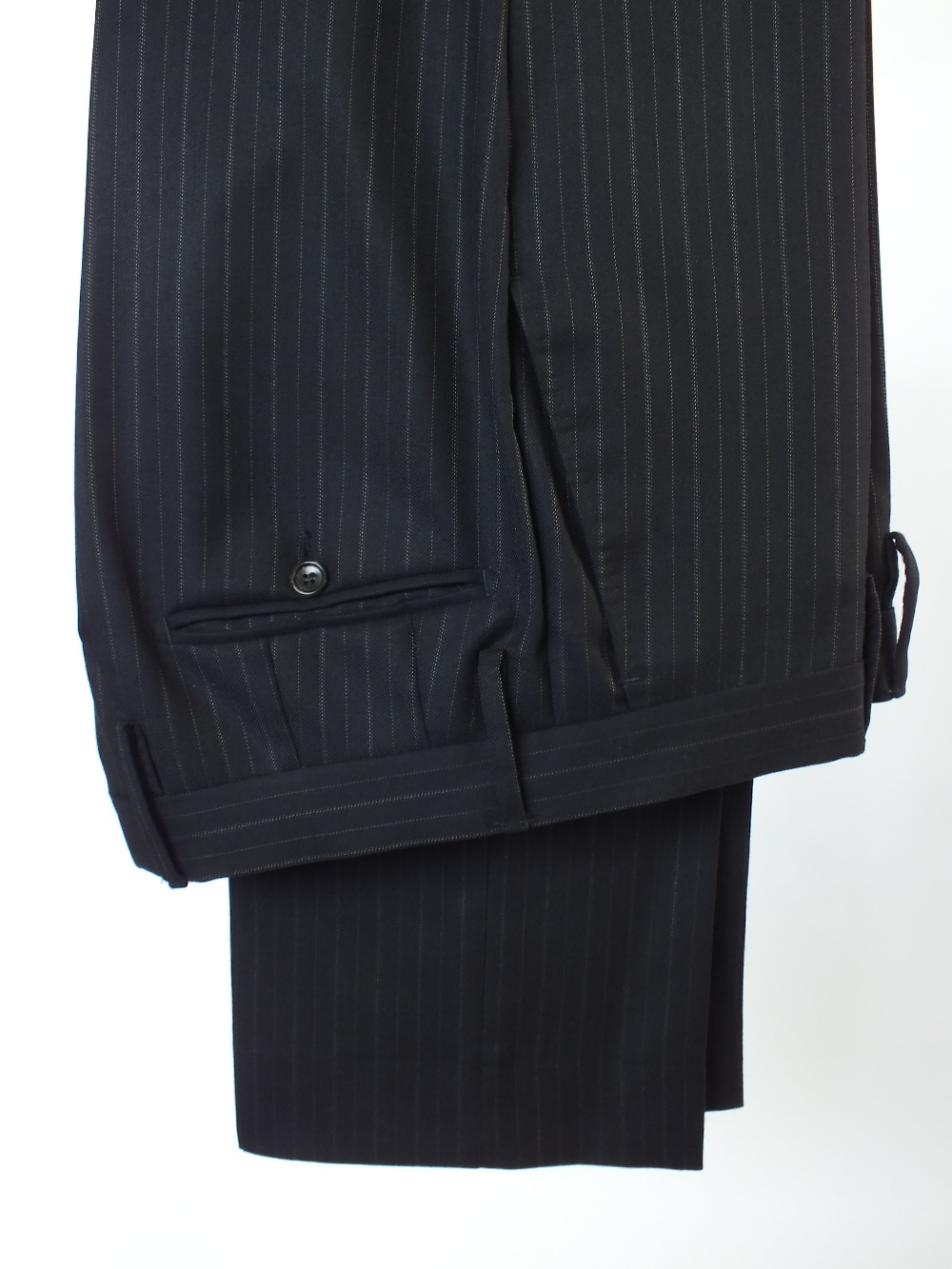 A Gucci suit, navy pinstripe, double vent, Italian size 50R, 100% wool, Trousers, button fly, flat - Image 7 of 7