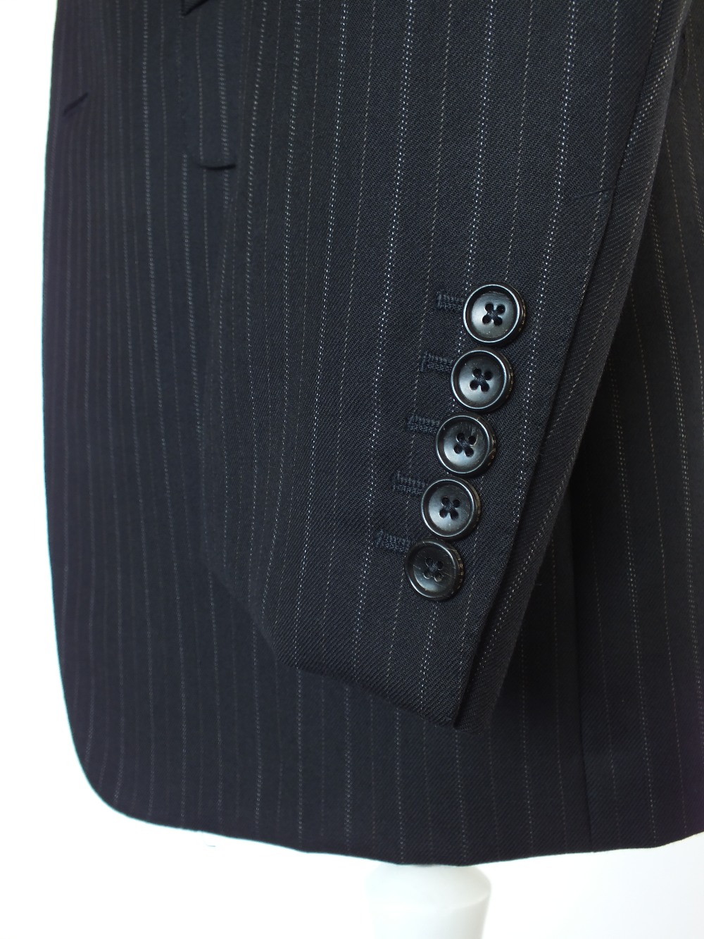 A Gucci suit, navy pinstripe, double vent, Italian size 50R, 100% wool, Trousers, button fly, flat - Image 6 of 7