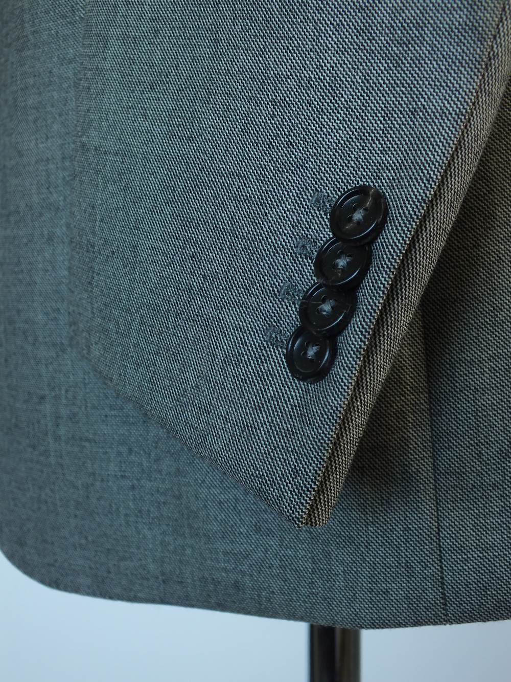 A Gucci suit, pale grey marl, double vent, 100% wool, Italian size 50R, flat front to trousers - Image 6 of 7