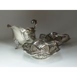 A silver sauce boat, Henry Stratford Ltd, Sheffield 1910,