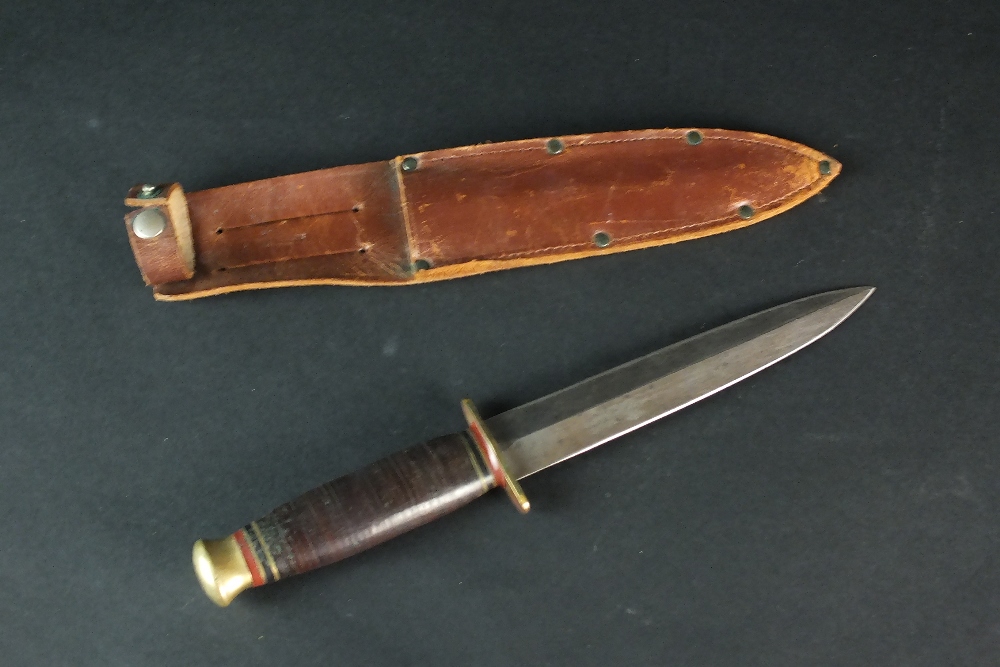 A British Private Purchase Taylor Witness Sheffield Officers Knife,