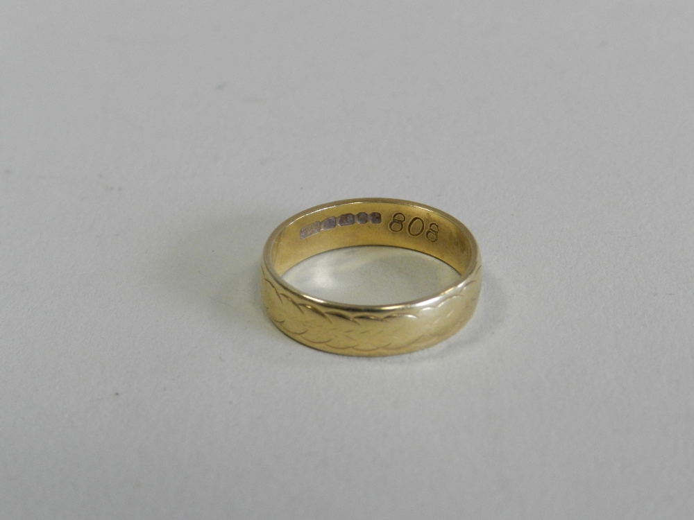 An 18ct gold wedding band