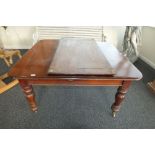 An early Victorian mahogany pull-out extending dining table,