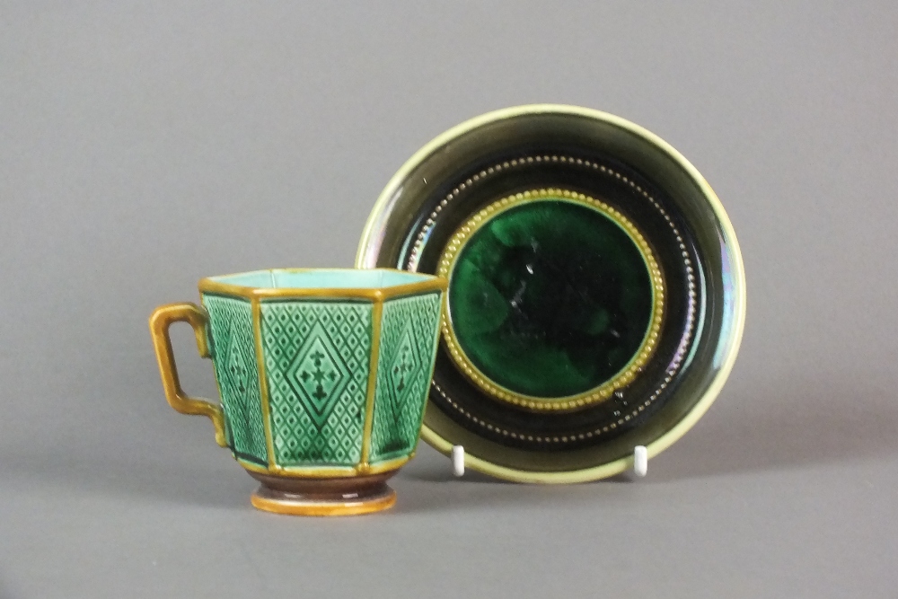 A Wedgwood majolica cup and saucer, late 19th century, - Bild 2 aus 2