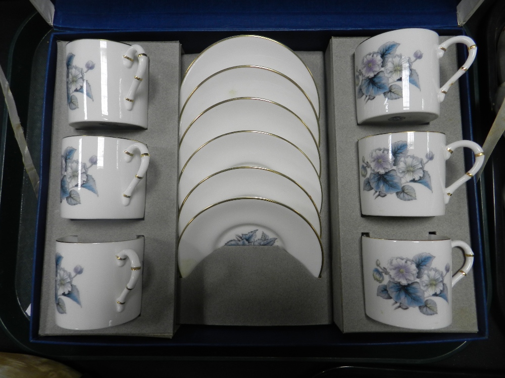 A boxed set of Royal Worcester coffee cups and saucers together with a quantity of Royal Doulton - Bild 2 aus 2