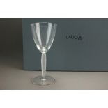 A pair of Lalique crystal wine glasses with frosted glass stems (VERRE À VIN LOUVRE), 18.