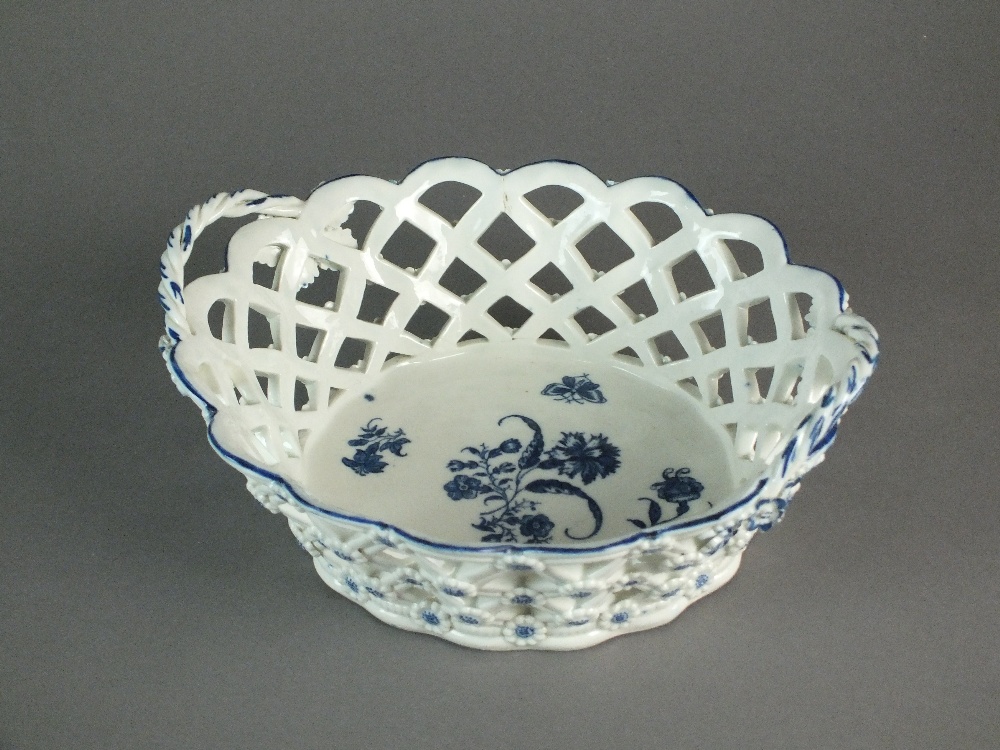 A Caughley oval basket transfer-printed in the Gillyflower 5 pattern, circa 1780-90, 23. - Image 4 of 4