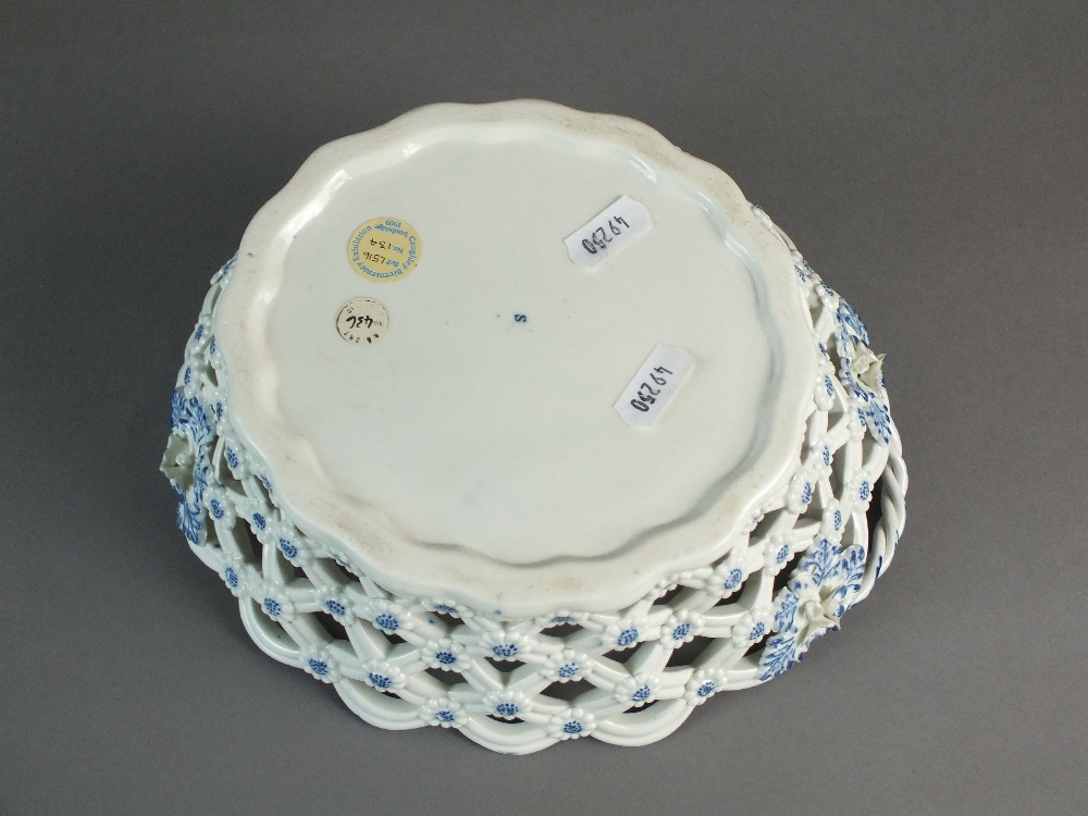 A Caughley oval basket transfer-printed in the Gillyflower 5 pattern, circa 1780-90, 23. - Image 2 of 4