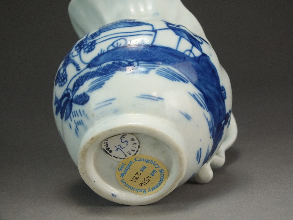 A Caughley helmet form milk jug painted with the Ark pattern, circa 1787-94, unmarked, - Bild 2 aus 5