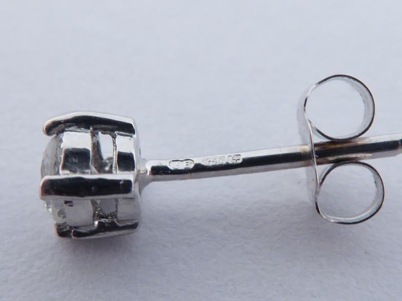 A pair of 18 carat white gold and single stone diamond ear studs, each brilliant approx. 0.12 carat, - Image 2 of 3