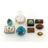 A mixed lot. An Isle of Wight glass pear shaped paperweight with paper label, a Mdina glass vase