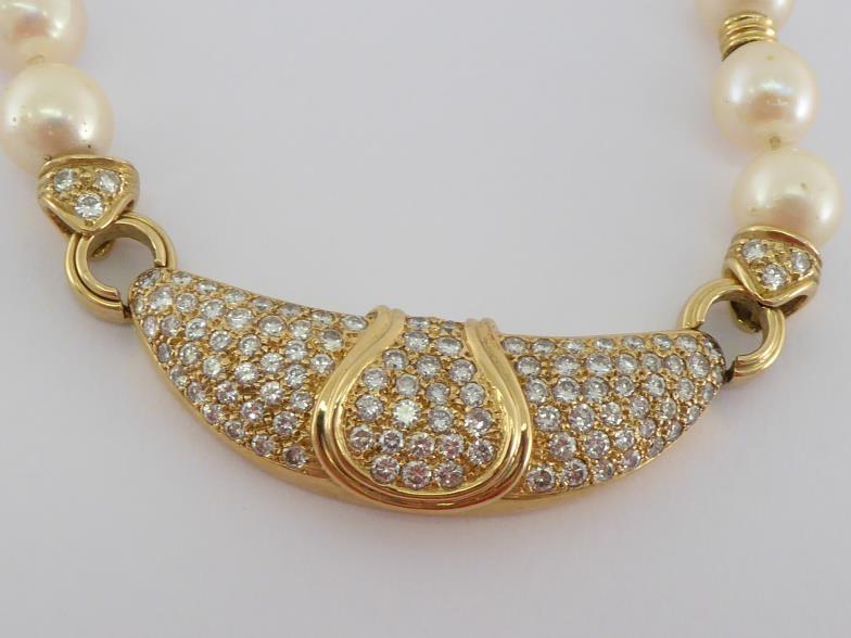 A yellow metal (tests 18 carat gold), diamond and cultured pearl necklace, the central elongated - Image 2 of 4