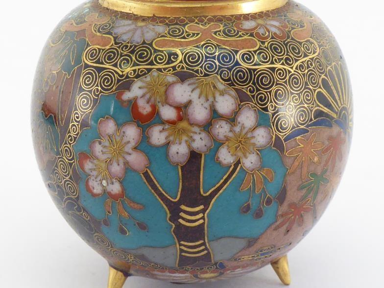 A small Japanese Ando cloisonné enamel jar in ovoid form with lid and tripod, very detailed - Image 4 of 8