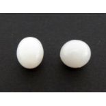 Two unmounted natural saltwater clam pearls, the white round pearls 3.41 carat and 3.58 carat,