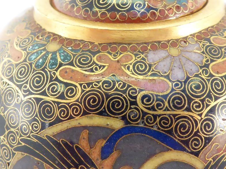 A small Japanese Ando cloisonné enamel jar in ovoid form with lid and tripod, very detailed - Image 3 of 8