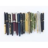 A mixed lot of vintage fountain pens, including a Parker Vacumatic 'Skyscraper' green marble