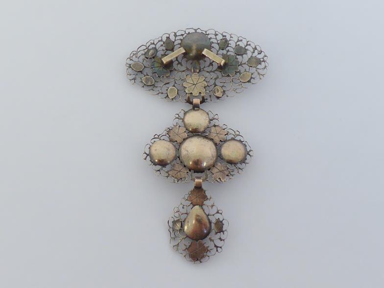 A 19 century Continental diamond stomacher, the graduated filigree segments (tests 14 carat gold) - Image 4 of 4