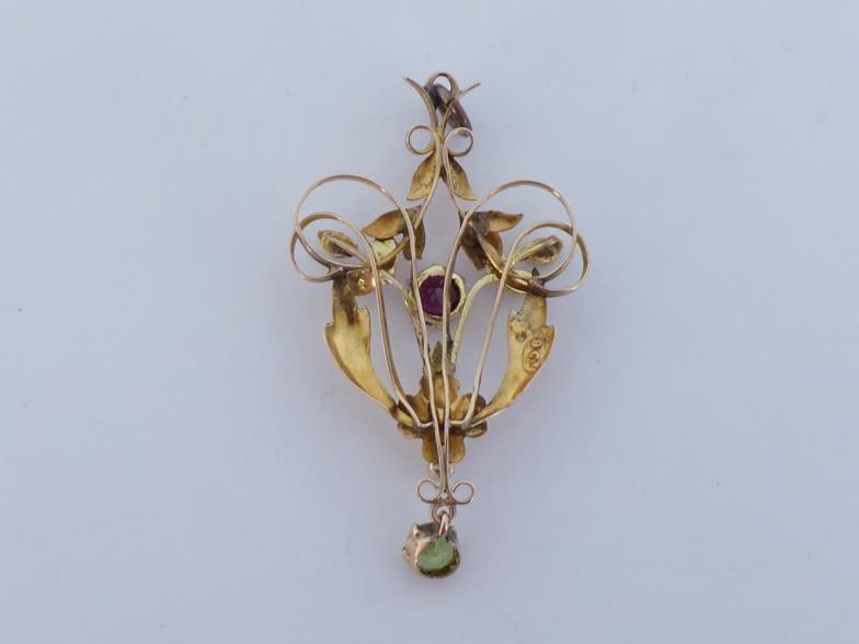 An Edwardian garnet, peridot and seed pearl pendant, the central round cut garnet 4.8mm, within a - Image 4 of 5