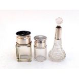 A silver-mounted glass smelling salts bottle with tortoiseshell top to cover inlaid with silver