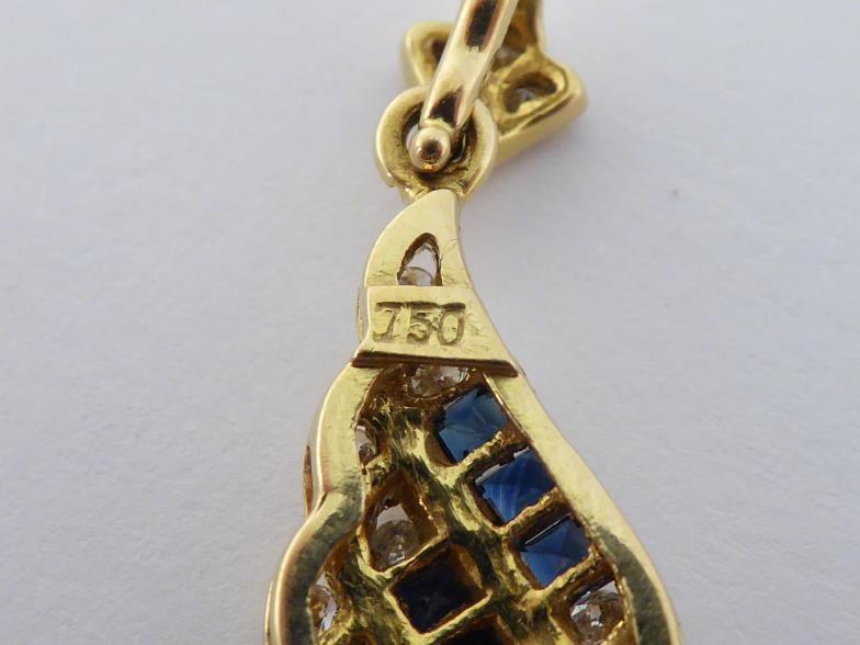 A sapphire and diamond pendant, set with three diagonal rows of calibre cut sapphires, brilliant cut - Bild 2 aus 2