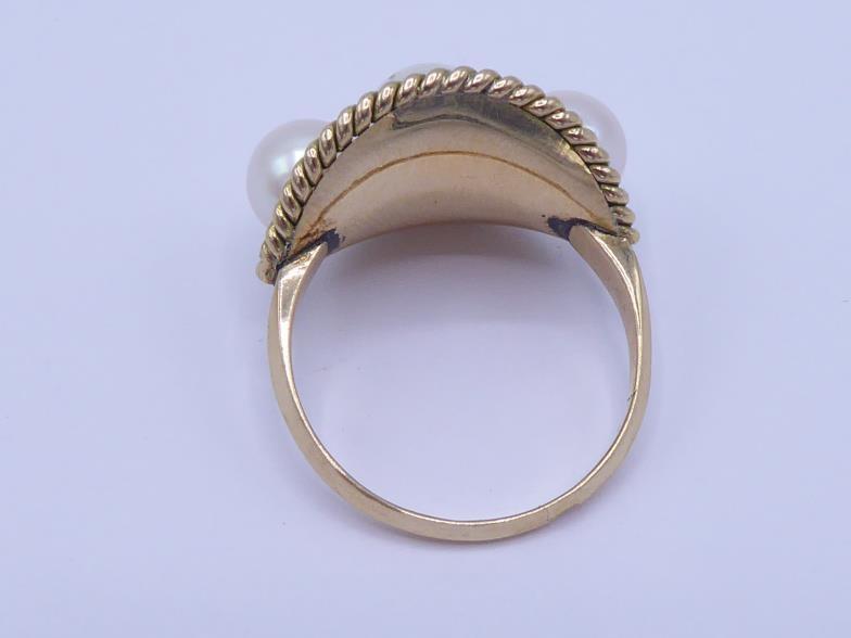 A cultured pearl ring, set with three slightly graduated pearls (the largest 7.3mm), mounted on a - Image 2 of 3