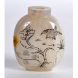 A RARE AND UNUSUAL EARLY 20TH CENTURY CHINESE CARVED AGATE SNUFF BOTTLE etched with a bird and