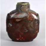 A LARGE EARLY 20TH CENTURY CHINESE CARVED MOSS AGATE SNUFF BOTTLE of reddish ground, with natural