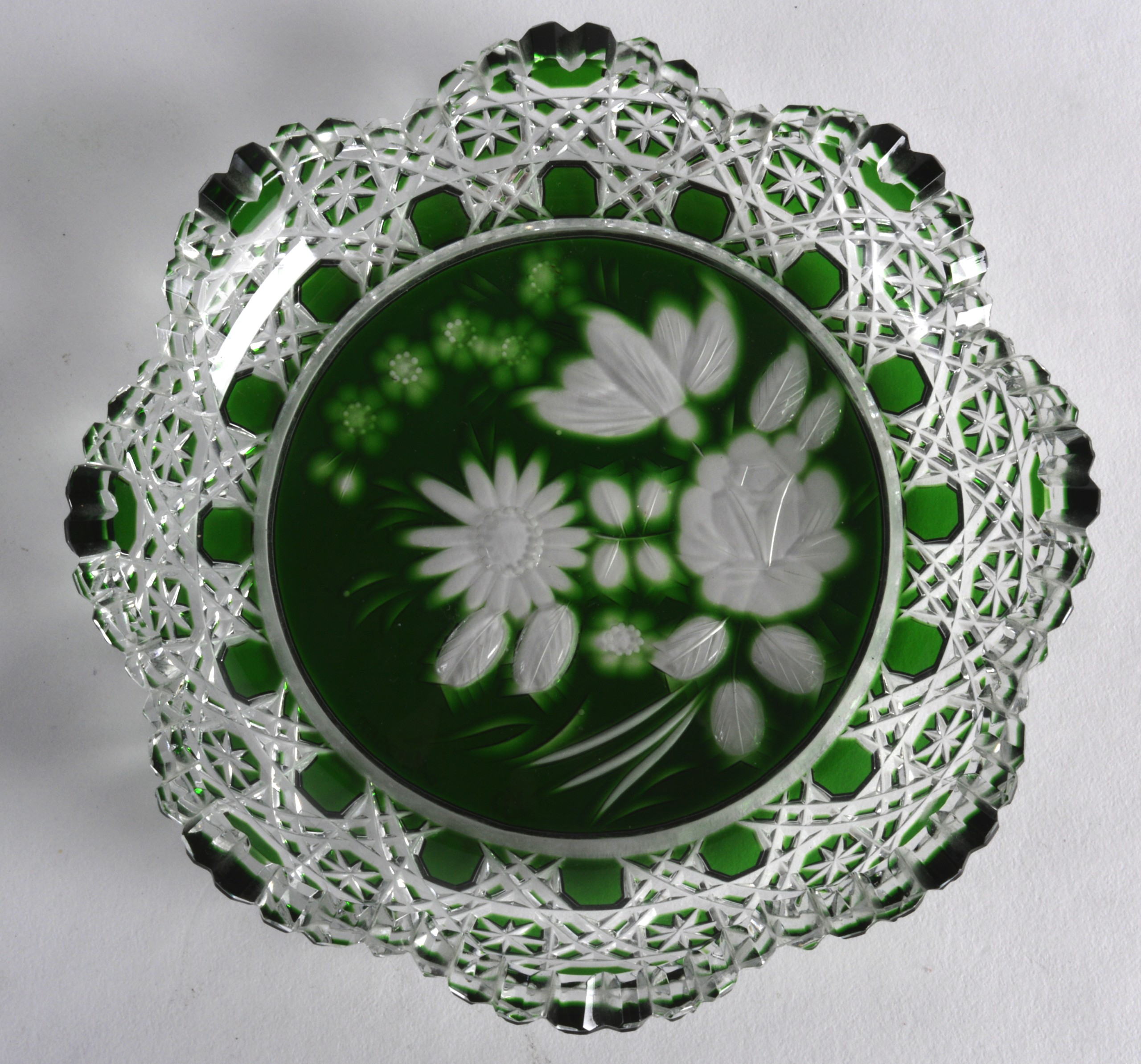 AN UNUSUAL MEISSEN GREEN AND CLEAR GLASS DISH. 5Ins wide.