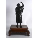 A GOOD 19TH CENTURY JAPANESE MEIJI PERIOD BRONZE OKIMONO of fine quality, modelled as a standing