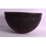 AN EARLY 20TH CENTURY TRIBAL NORTH AFRICAN TUAREG CARVED WOOD BOWL. 1Ft 2ins diameter.