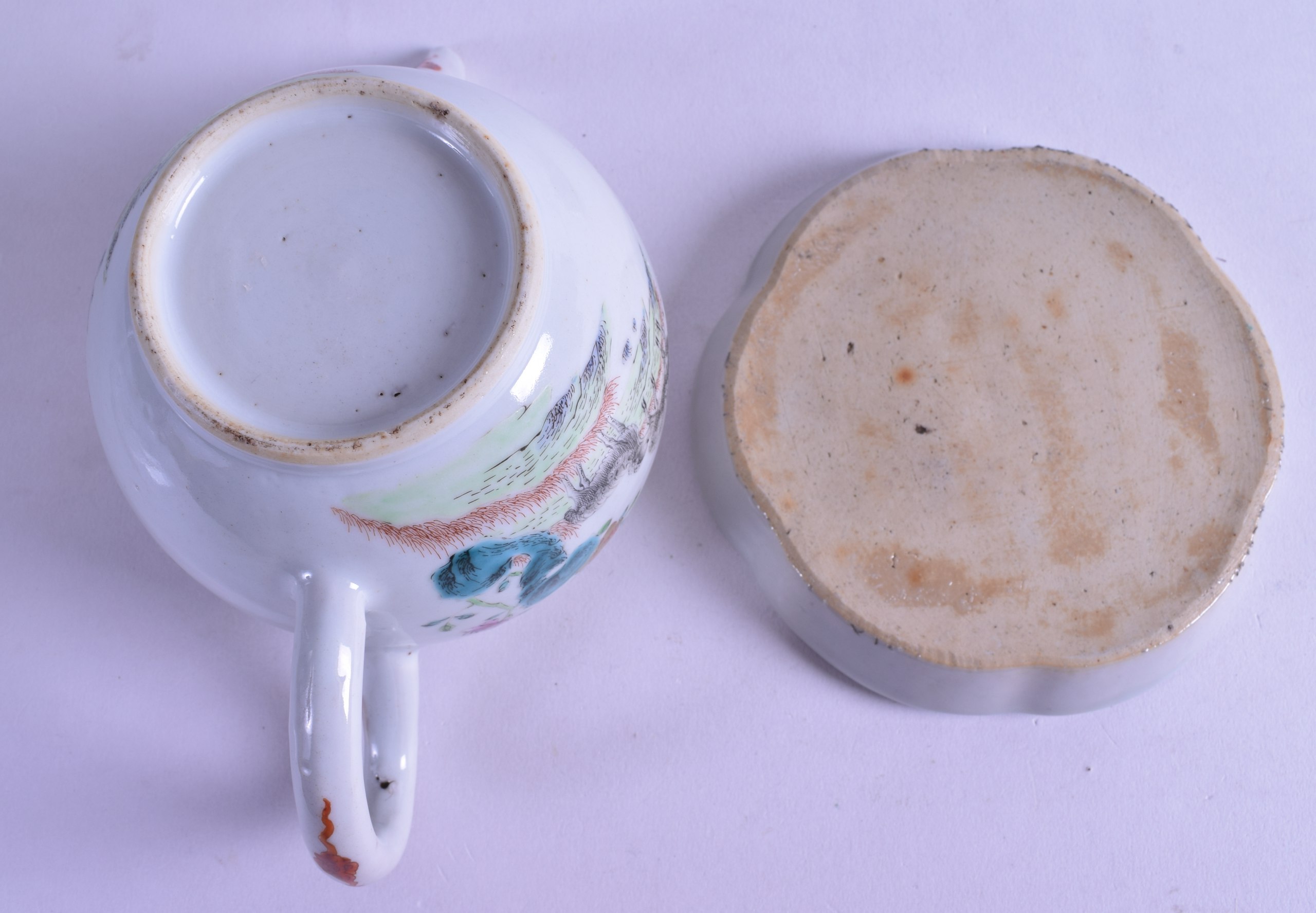 AN 18TH CENTURY CHINESE EXPORT PORCELAIN TEAPOT AND COVER ON STAND Qianlong, painted with two - Image 2 of 7