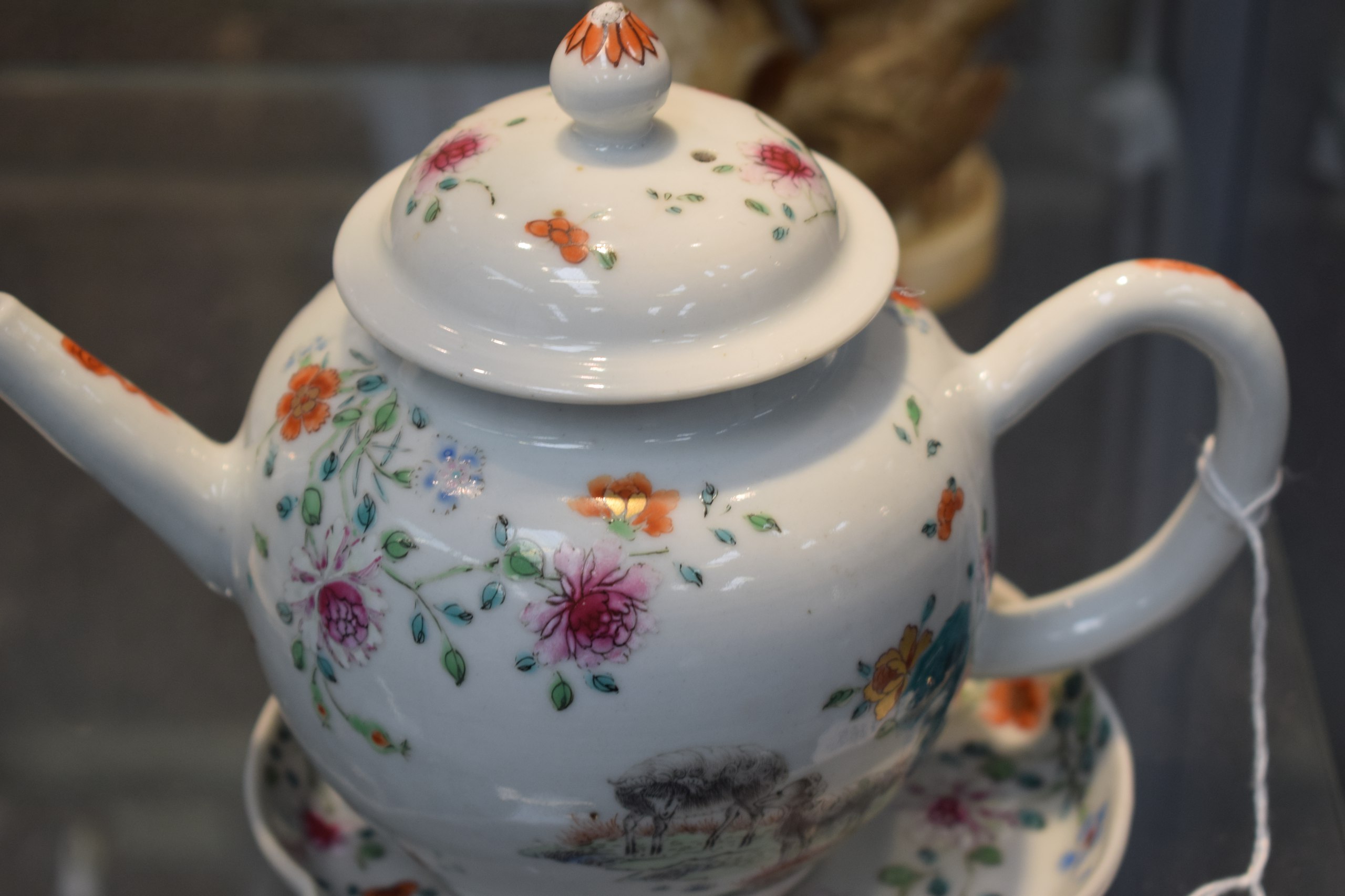 AN 18TH CENTURY CHINESE EXPORT PORCELAIN TEAPOT AND COVER ON STAND Qianlong, painted with two - Image 3 of 7