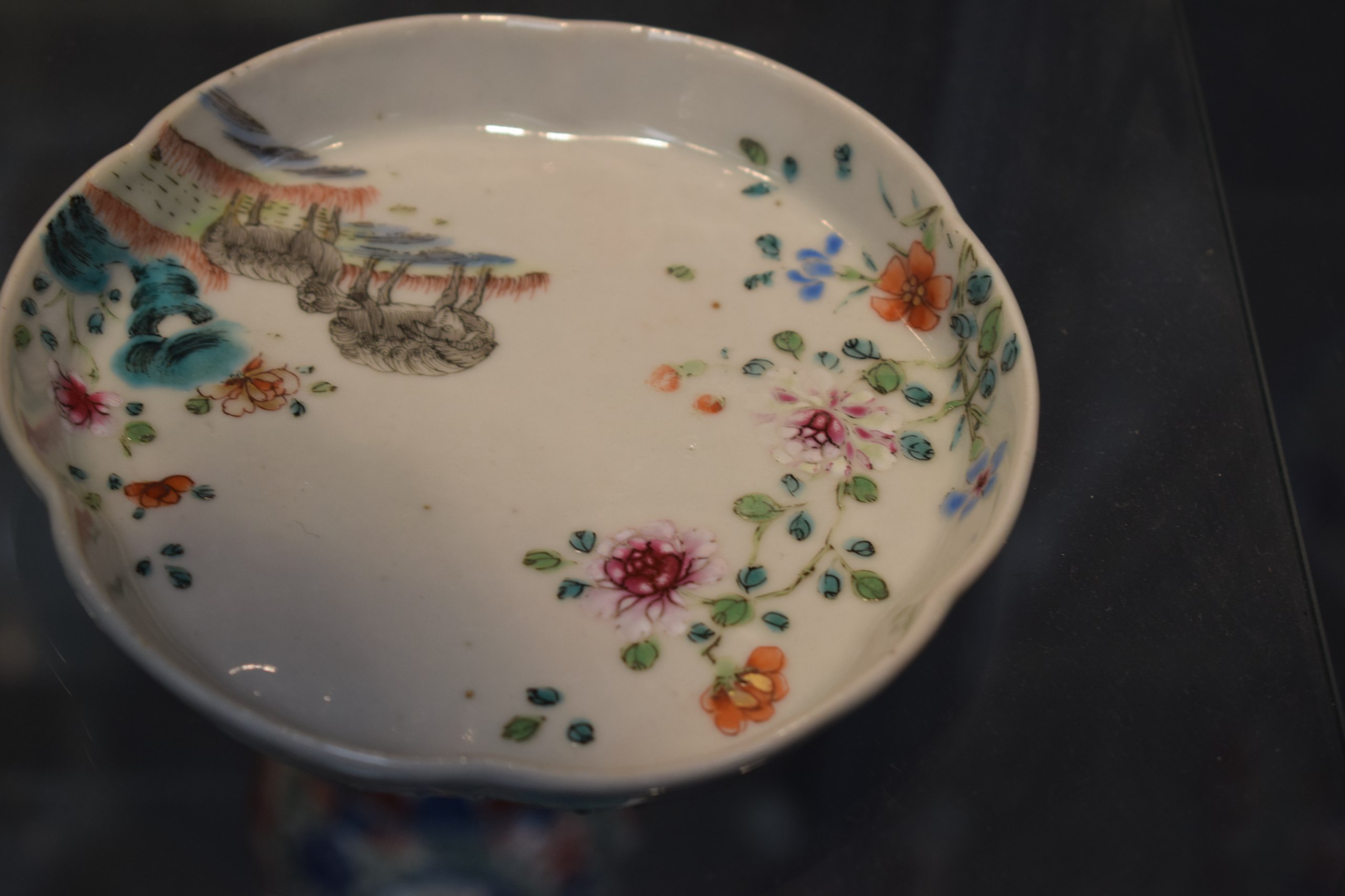 AN 18TH CENTURY CHINESE EXPORT PORCELAIN TEAPOT AND COVER ON STAND Qianlong, painted with two - Image 6 of 7