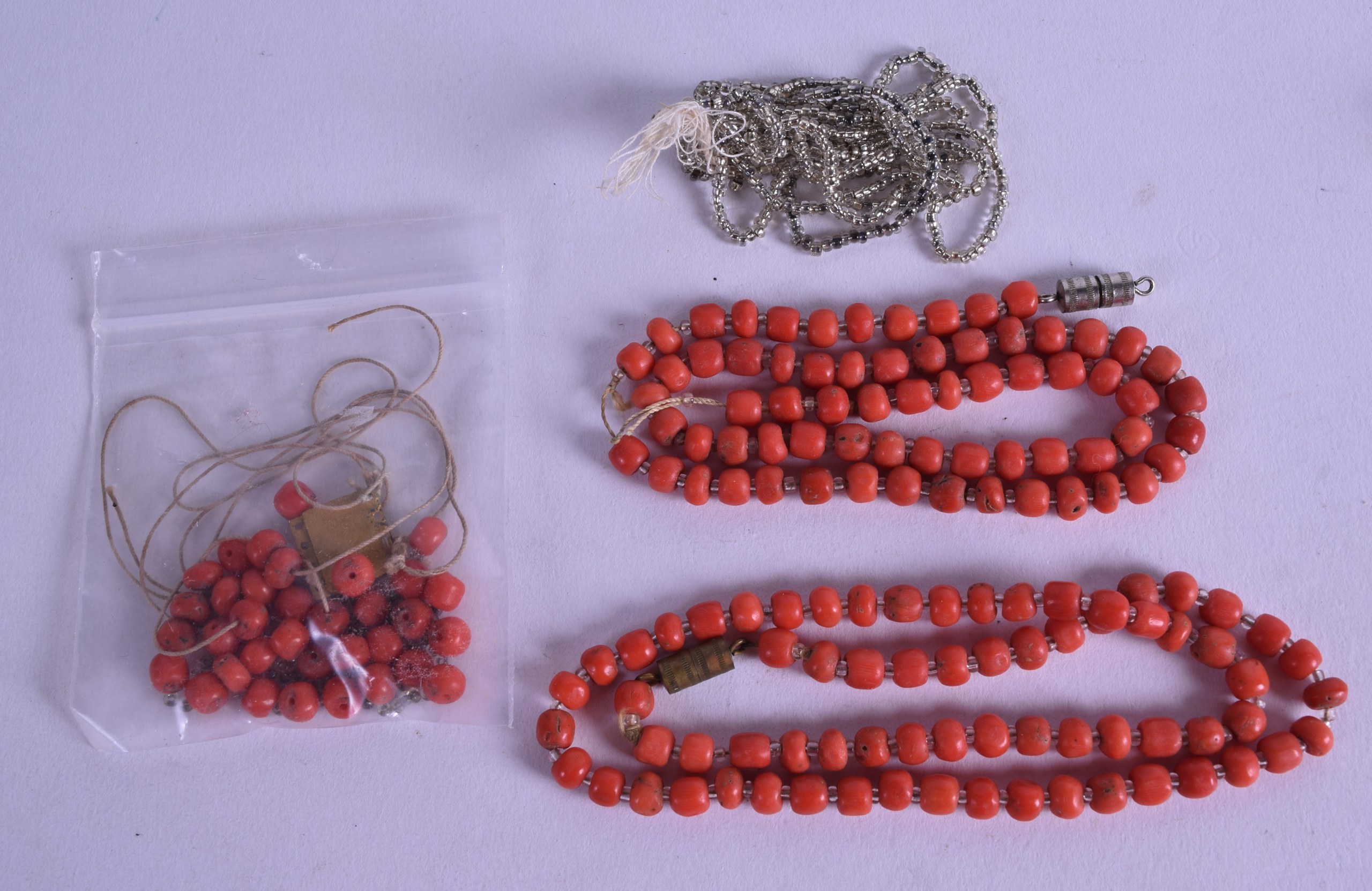 AN EARLY 20TH CENTURY CORAL NECKLACE together with spare beads. (qty)
