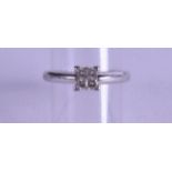 AN 18CT WHITE GOLD FOUR STONE DIAMOND RING.